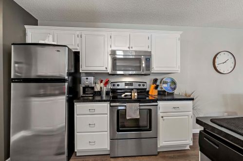 4924 Grenwich Ave, Saint Paul MN  55128-2059 exterior