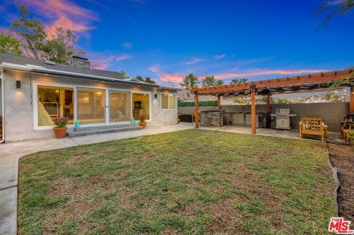 6222 Altura Ave, Glendale CA  91214-2325 exterior