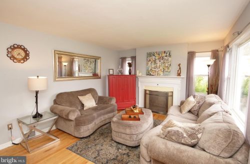 41 Holt Cir, Trenton NJ  08619-1605 exterior