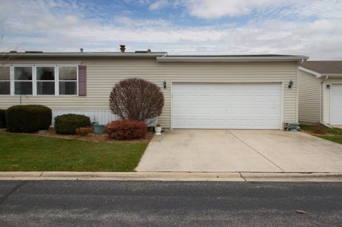 1084 Cherry St, Manteno, IL 60950-9264