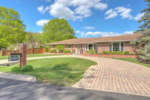 1036 Aura Dr, Rockford, IL 61108-4402