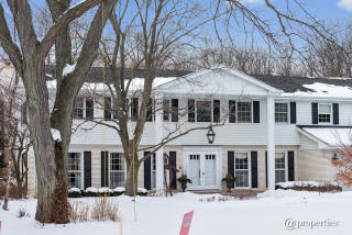 1160 Heather Rd, Bannockburn, IL 60015-3414