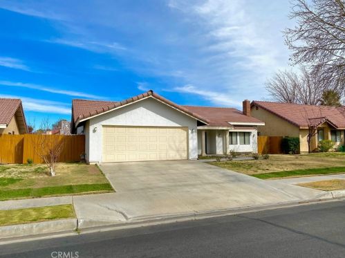 1212 Mountain View Dr, Ridgecrest, CA 93555-2657