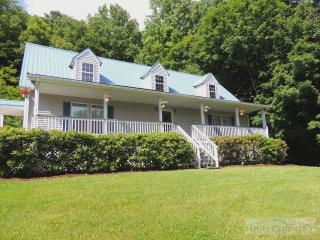 304 Green Knob Mountain Rd, Boone, NC 28607-7202