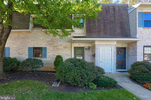 11 Valleybrook Dr, Lancaster PA  17601-4615 exterior