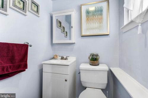 10 Gloucester Ln, Trenton NJ  08618-1006 exterior