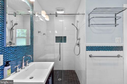 800 Easley St, Silver Spring MD 20910-4587 exterior