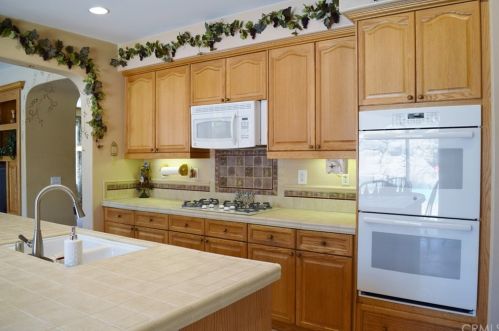 12722 Royal Palm Ln, Riverside CA  92503-7077 exterior