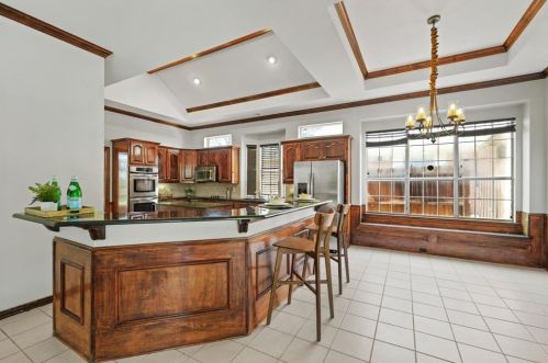 2033 Le Mans Dr, Carrollton TX 75006-4337 exterior