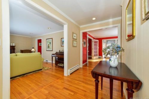 112 Sprain Brook Rd, Woodbury, CT 06798-1913