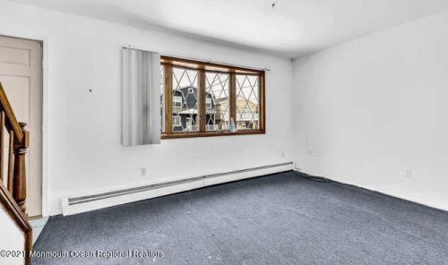 5 Sterling Ave, Lavallette, NJ 08735-2044