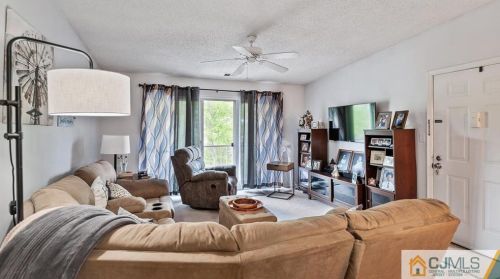 16 Willow Ct, Trenton NJ 08619-4626 exterior