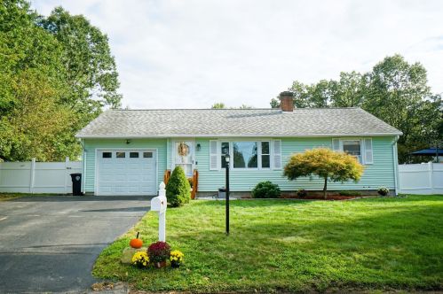37 Glenwood St, Nashua, NH 03060-5201