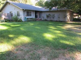 670 Victorian Park Dr, Chico, CA 95926-7129