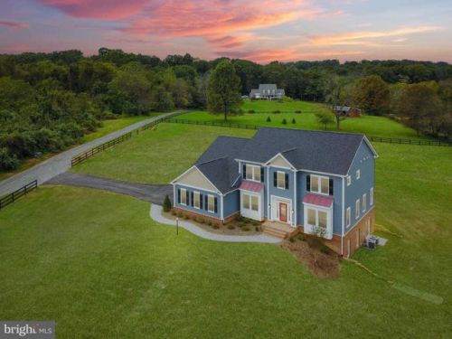 19071 Silcott Springs Rd, Purcellville, VA 20132-3917