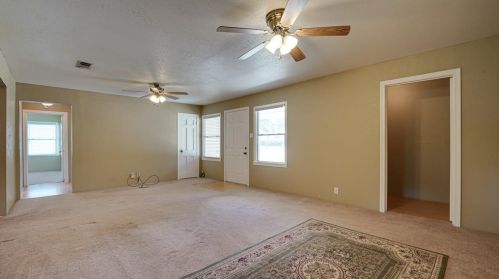 1025 Elm St, Vaughan, TX 76645-2639