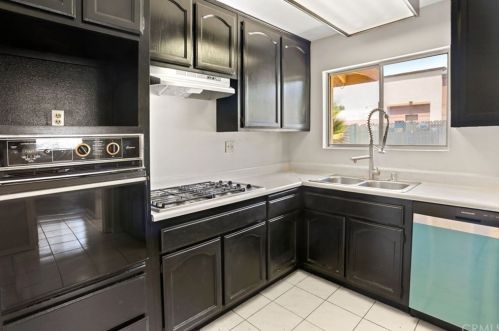 3361 Norfolk Dr, Riverside CA  92503-5146 exterior