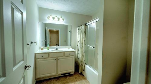 3500 Oakmont Ct, Springfield OH  45502-7207 exterior