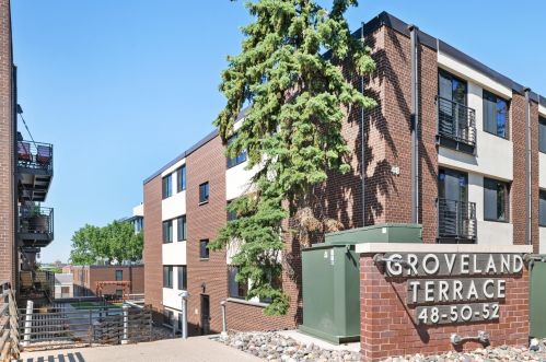 52 Groveland Ter, Minneapolis MN  55403-1146 exterior