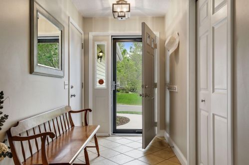 9063 Glacier Rd, Saint Paul MN  55125-3467 exterior