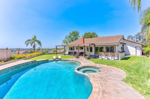1409 Manzanita Dr, Fullerton, CA 92833-1337