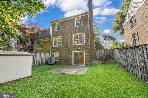 6851 Lafayette Park Dr, Annandale, VA 22003-3222