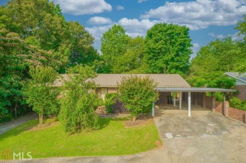 1024 Skyline Dr, Toccoa, GA 30577-3731