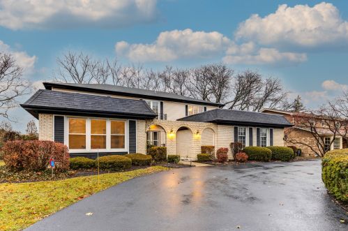 1020 Summit Dr, Bannockburn IL  60015-1823 exterior