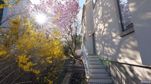 1280 River Rd, Edgewater, NJ 07020-1400