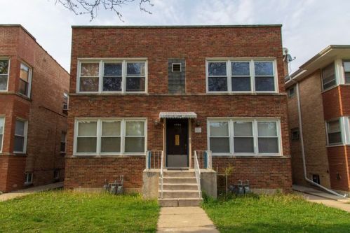 4906 Hull St, Skokie, IL 60077-3119