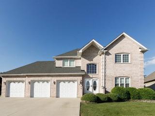 6 Osprey Ct, Streamwood, IL 60107-2813
