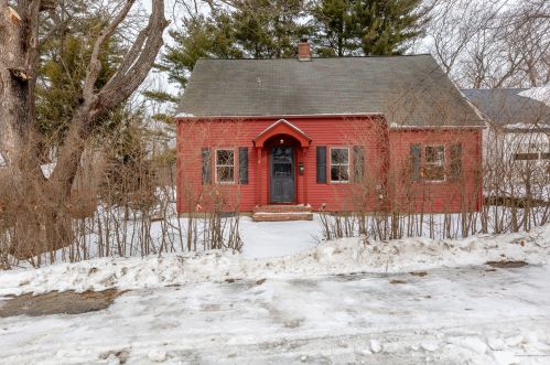 11 Fairview Ave, Augusta, ME 04330-5831