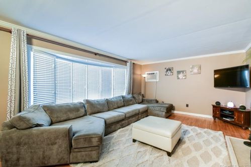 9 Poplar Dr, Huntington, CT 06484-2018
