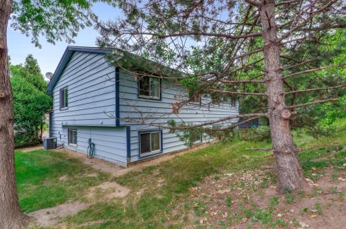 4464 Cinnamon Ridge Trl, Saint Paul MN  55122-2385 exterior