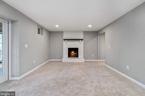 14676 Alps Dr, Woodbridge VA  22193-3322 exterior