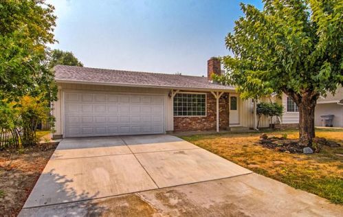 2001 Sycamore Dr, Redding, CA 96001-4837