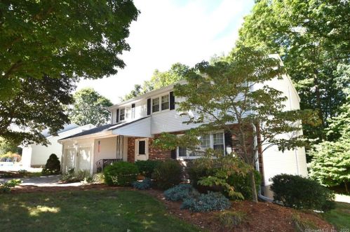 11 Vista Ln, Glastonbury, CT 06033-1400