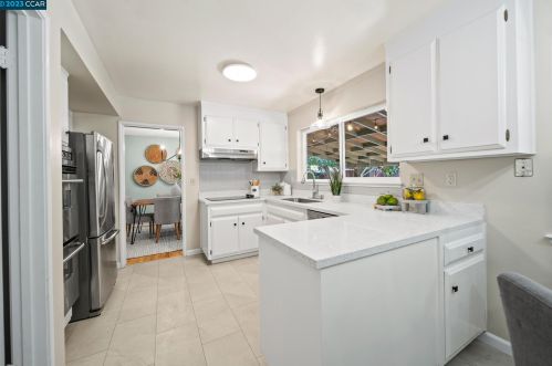 4566 Lincoln Dr, Concord CA  94521-1332 exterior