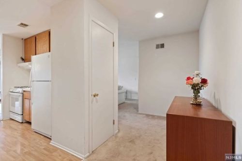 232 Indian Hollow Ct, Mahwah, NJ 07430-2286