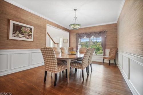 2 Hillard Ln, Gladstone, NJ 07934-2074