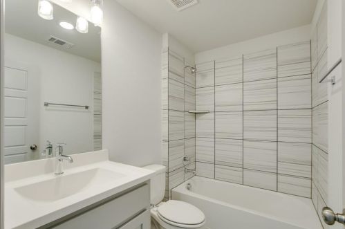 1520 Jackson St, Carrollton TX 75006-6296 exterior