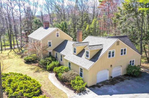 32 Nathan Lord Rd, Amherst, NH 03031-3004