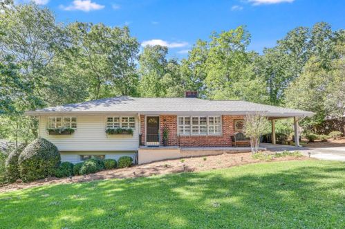 560 Stillwood Dr, Gainesville, GA 30501-2956