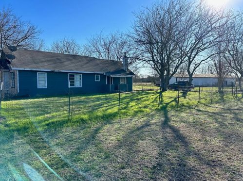 2046 Fm 121, Whitewright TX 75491-7130 exterior