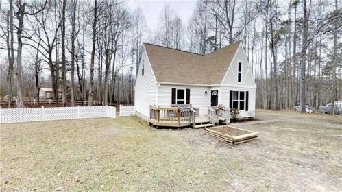 6630 Valley Dr, Zanoni, VA 23061-3929