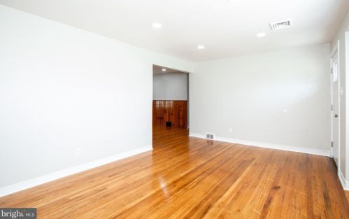 15 Holt Cir, Trenton NJ  08619-1654 exterior