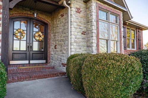 1039 Castle Rock Ave, Lebanon, MO 65536-1764