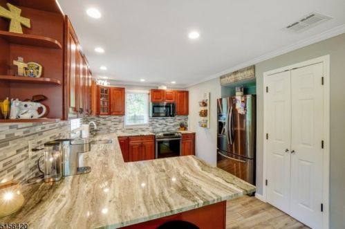 913 Fairview Lake Rd, Fredon, NJ 07860-4222