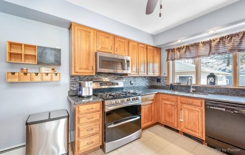164 Jefferson Ave, Pingree Grove IL  60140-7648 exterior