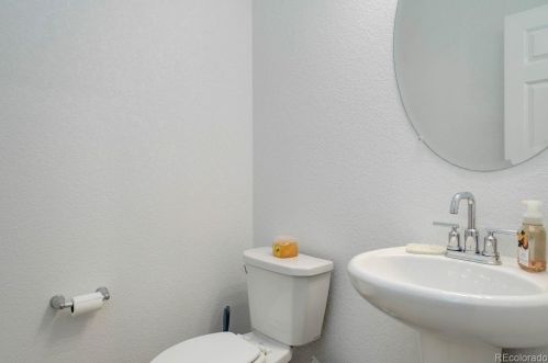 21051 60th Ave, Denver CO  80019 exterior